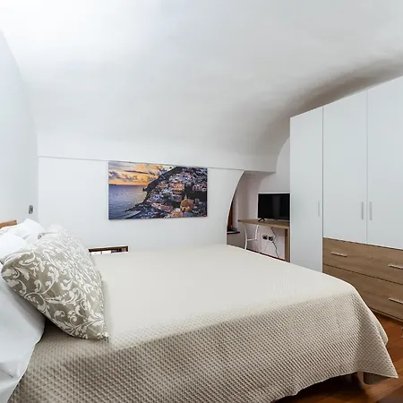 Apartment Ziro House *
